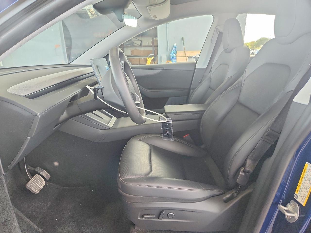 2026 Tesla Model Y - zdjęcie 7