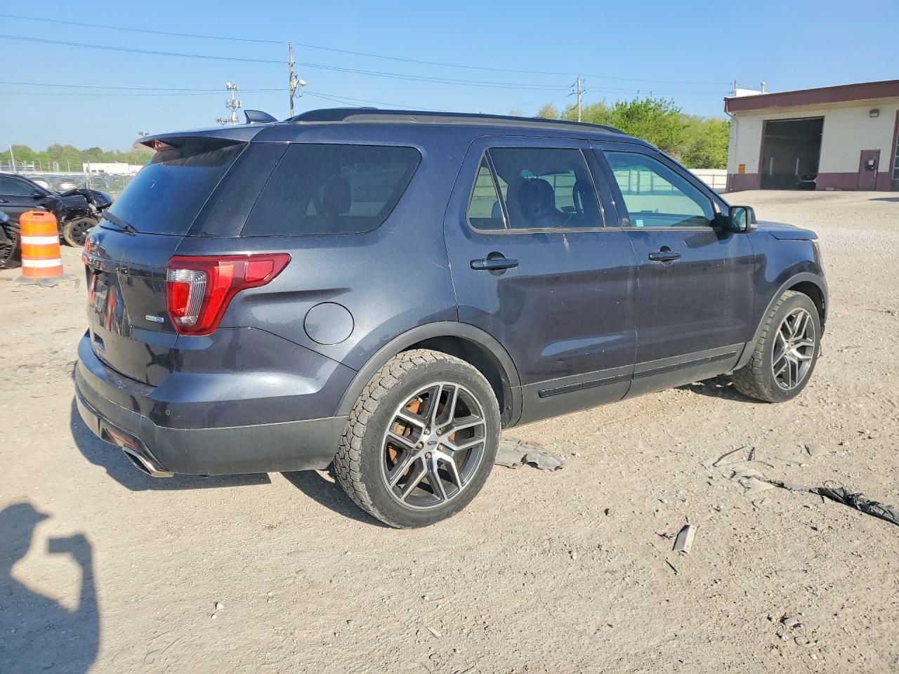 2017 Ford Explorer Sport - zdjęcie 3
