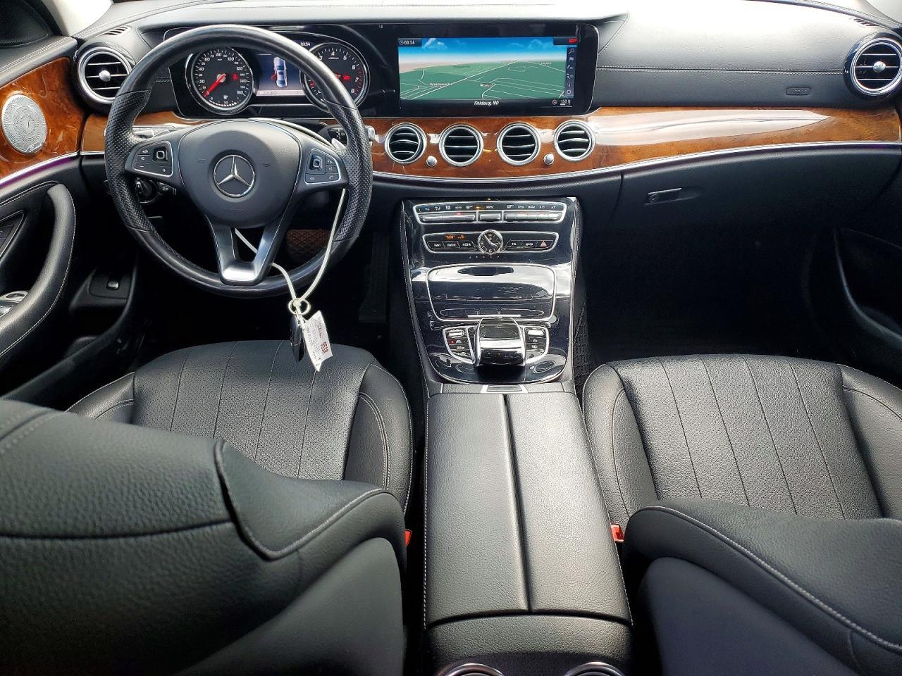 2017 Mercedes-Benz E 300 4Matic - zdjęcie 8