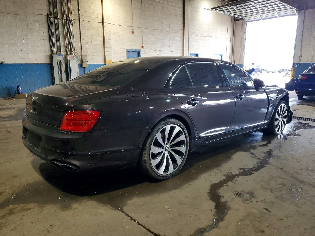 2022 Bentley Flying Spur - zdjęcie 3