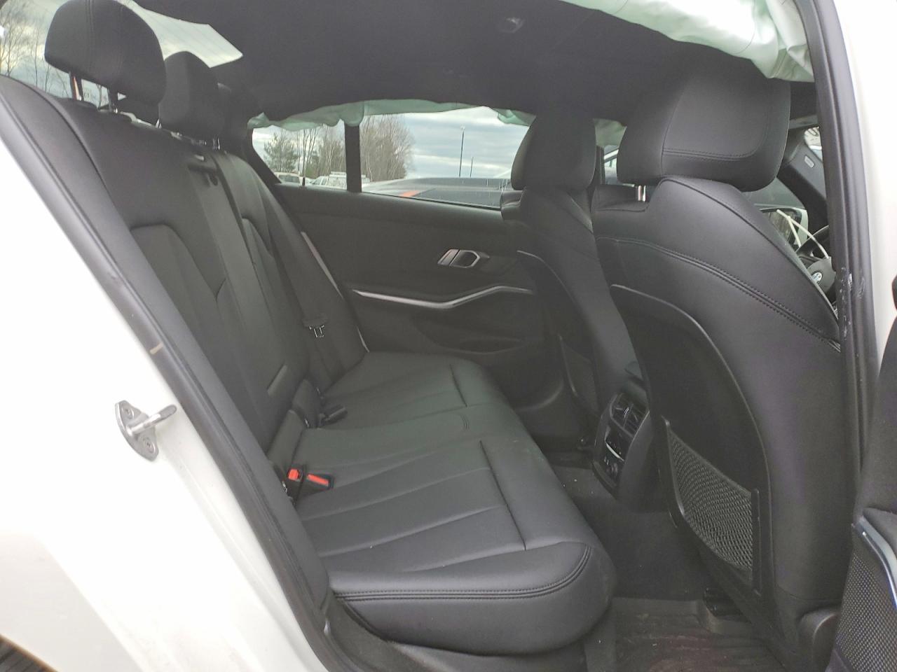 2020 BMW 330Xi - zdjęcie 10