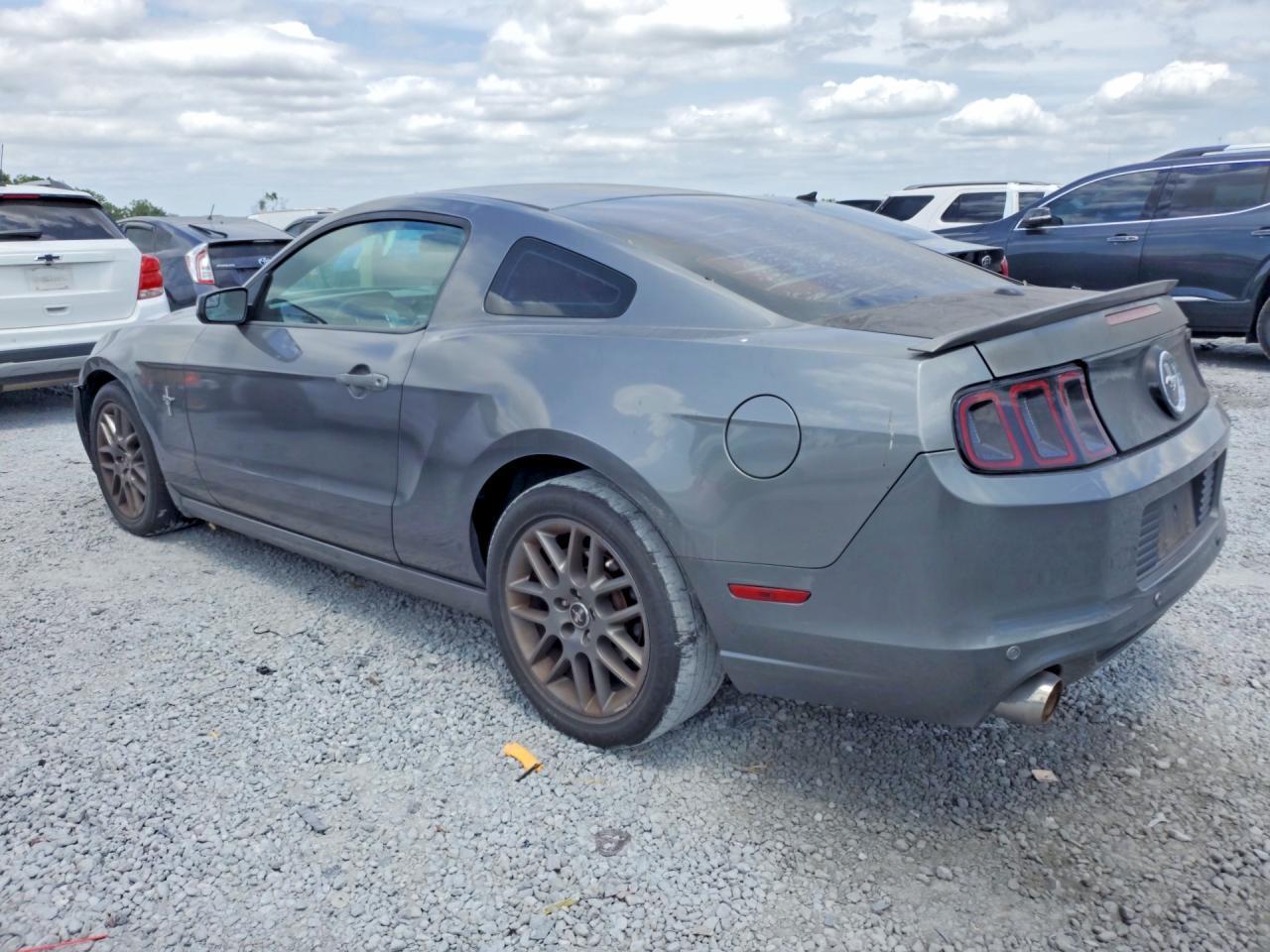 2014 Ford Mustang - zdjęcie 2