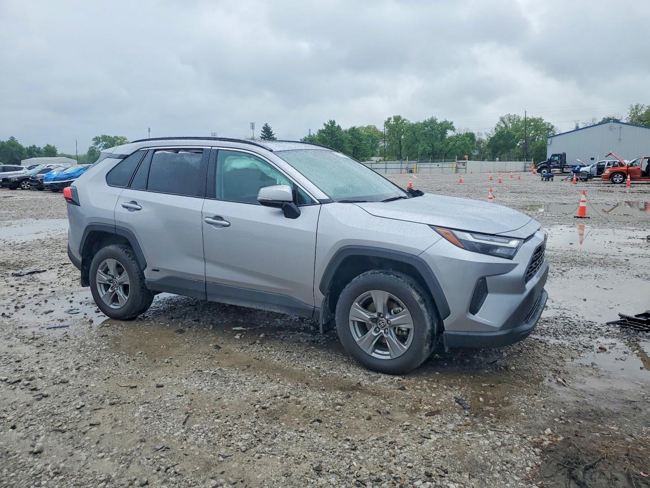 2025 Toyota Rav4 Hybrid Xle - zdjęcie 4