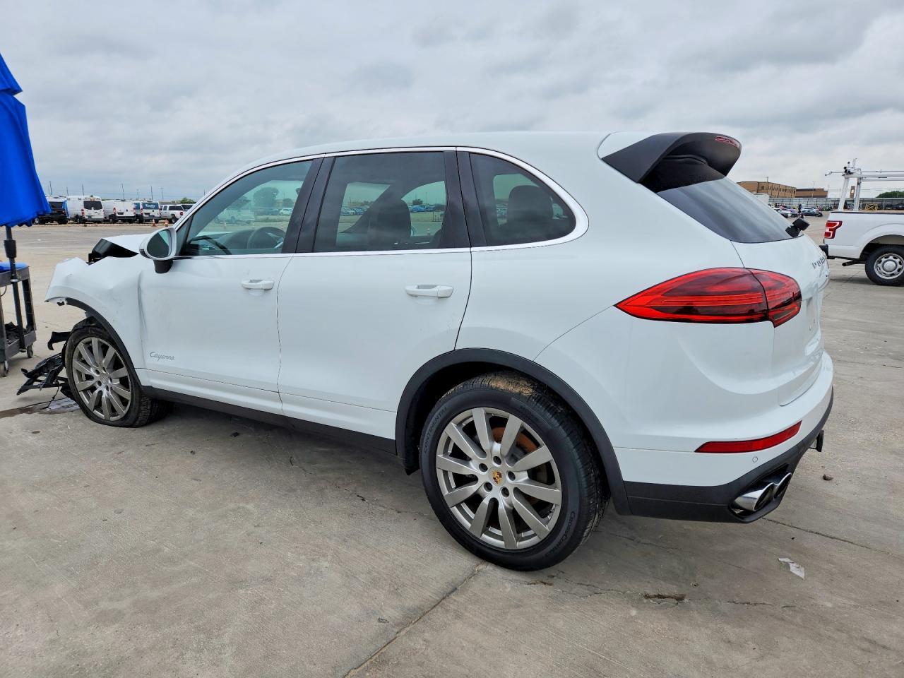 2016 Porsche Cayenne - zdjęcie 2