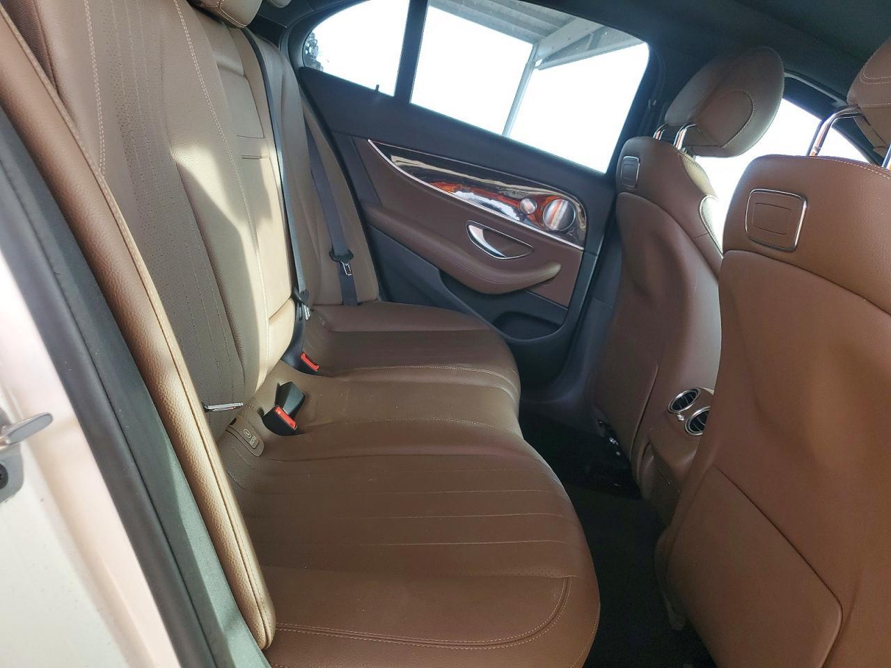 2019 Mercedes-Benz E 300 - zdjęcie 10