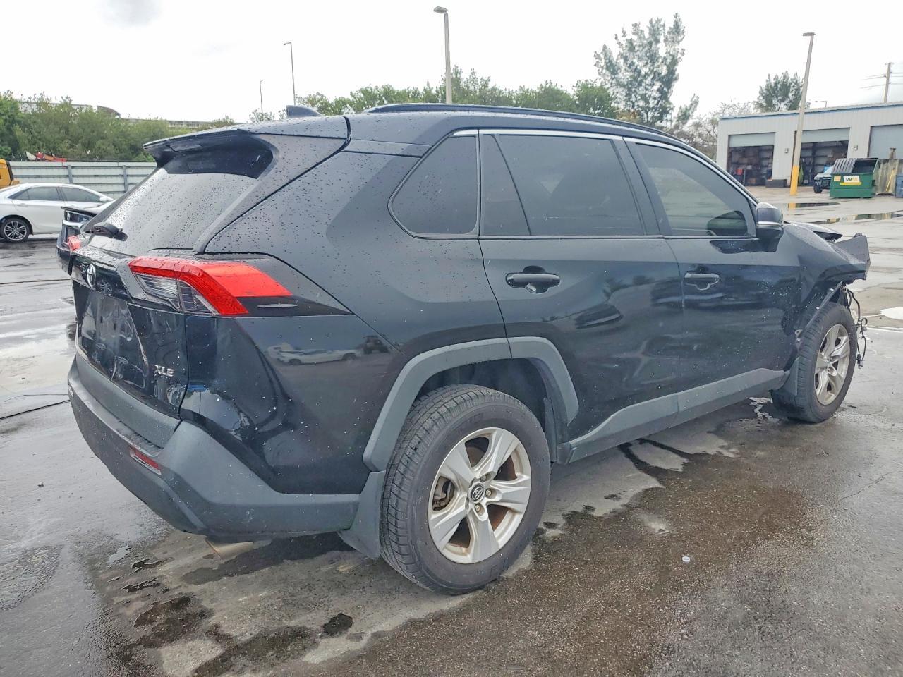 2020 Toyota Rav4 Xle - zdjęcie 3
