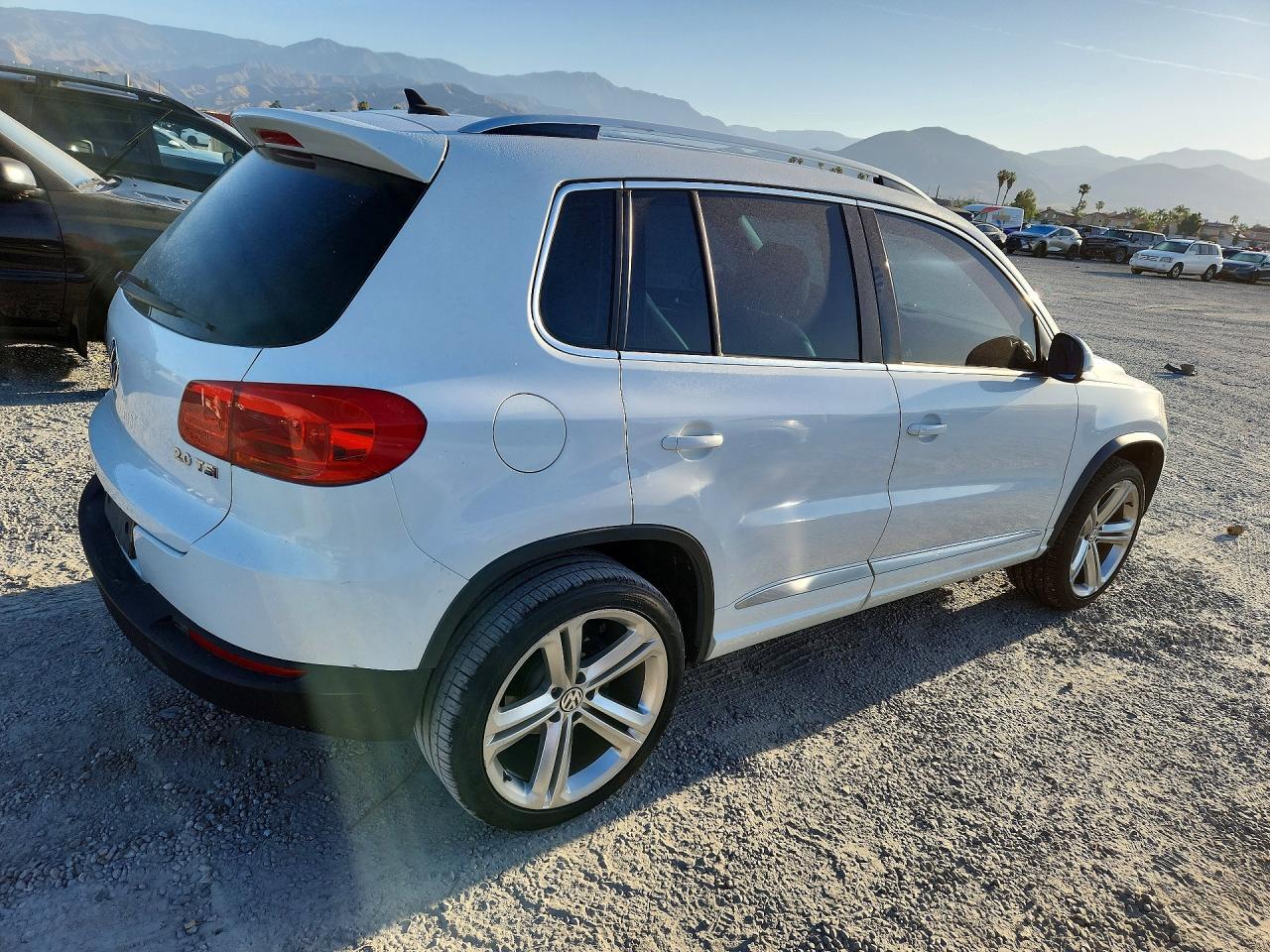 2014 Volkswagen Tiguan S - zdjęcie 3