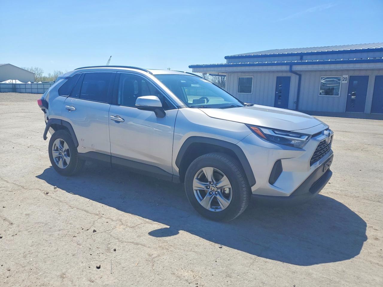 2024 Toyota Rav4 Hybrid Xle - zdjęcie 4
