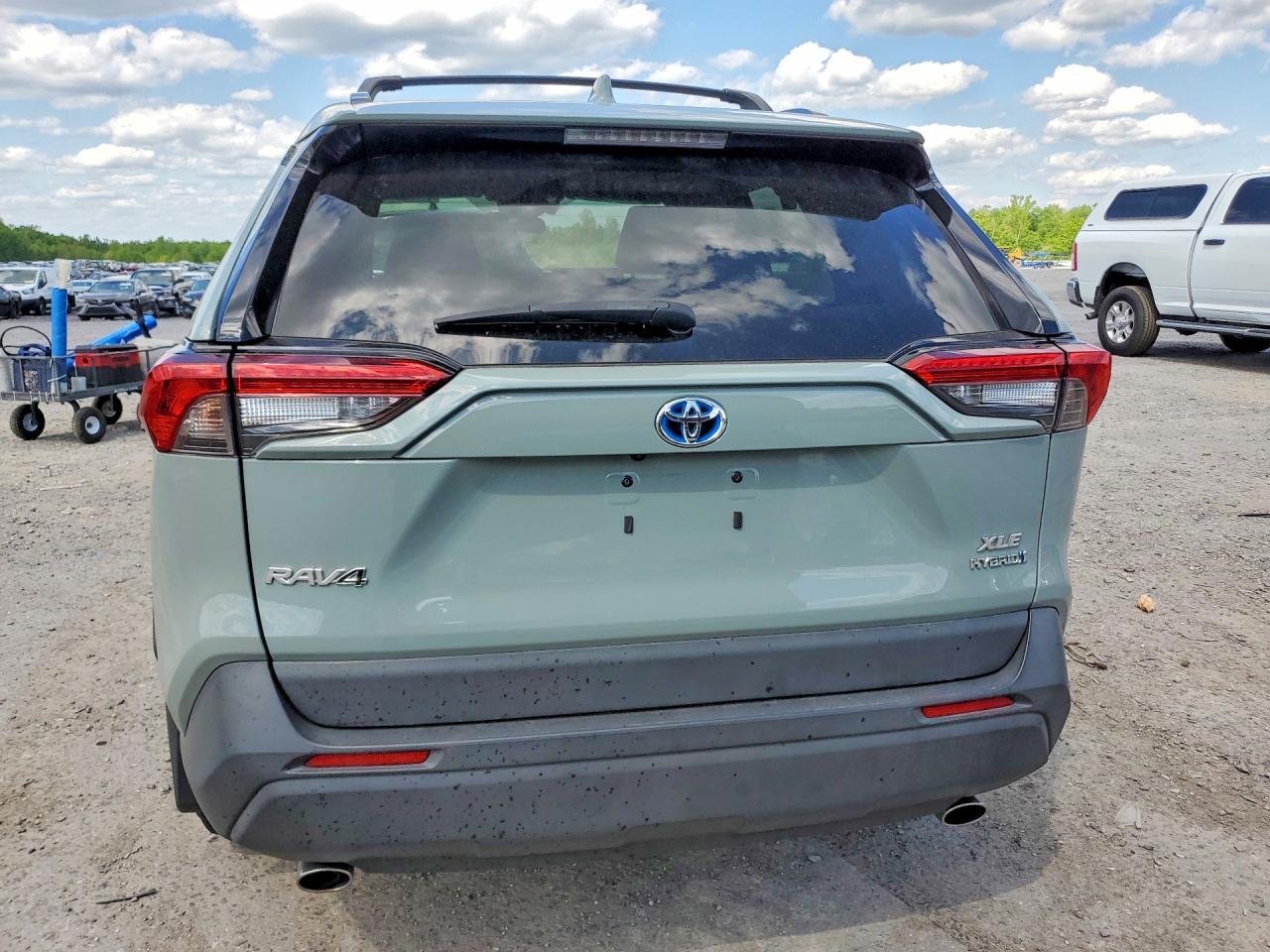 2022 Toyota Rav4 Xle - zdjęcie 6