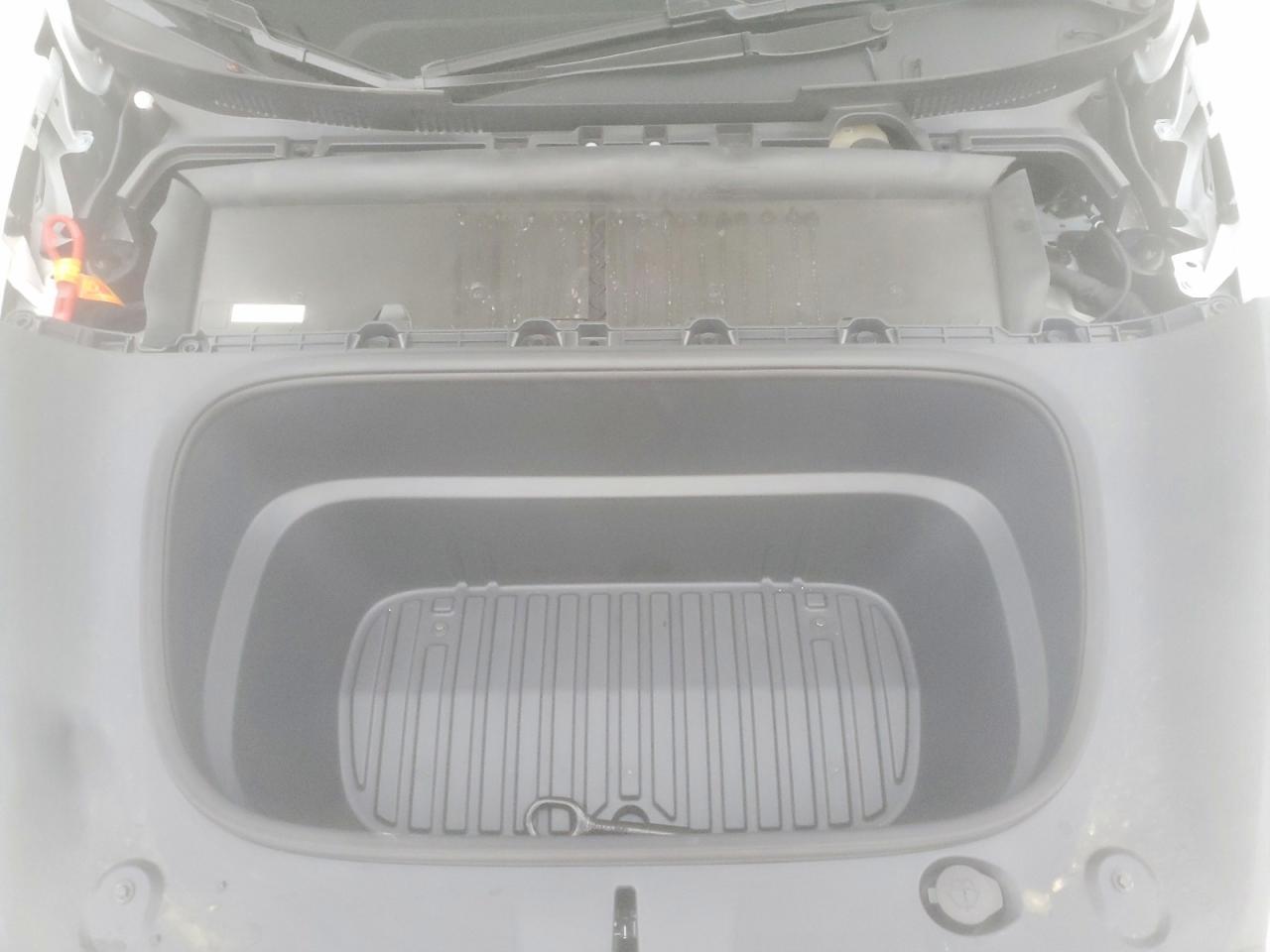 2026 Tesla Model Y - zdjęcie 12