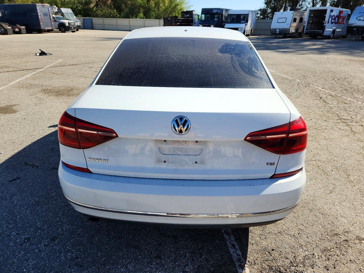 2018 Volkswagen Passat S - zdjęcie 6
