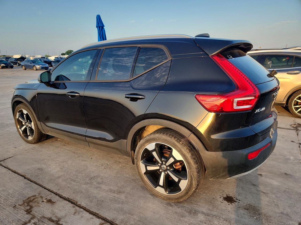 2019 Volvo Xc40 T5 Momentum - zdjęcie 2