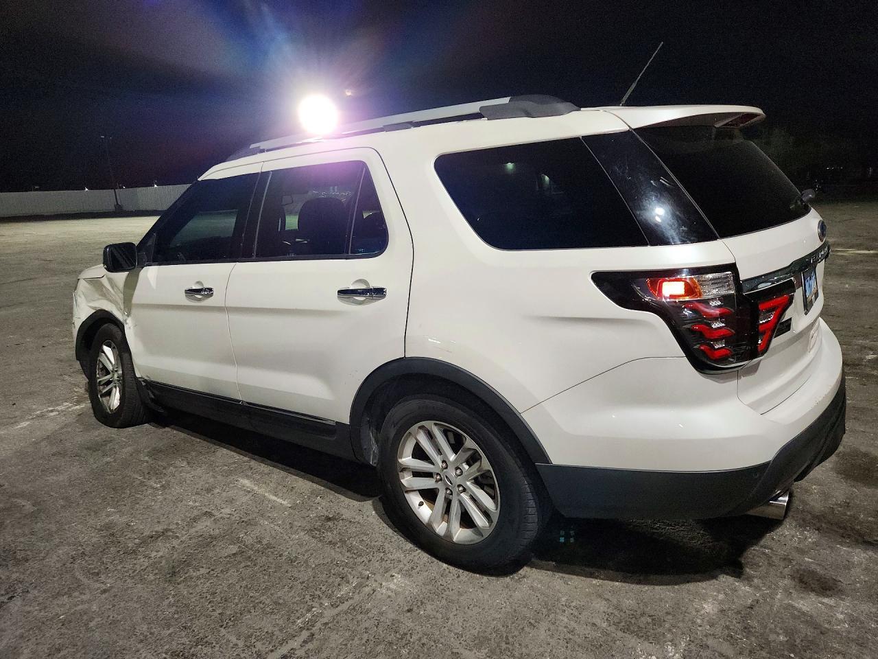 2015 Ford Explorer Xlt - zdjęcie 2