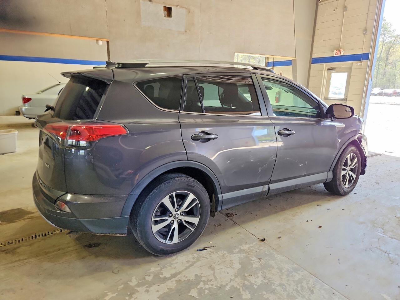 2017 Toyota Rav4 Xle - zdjęcie 3