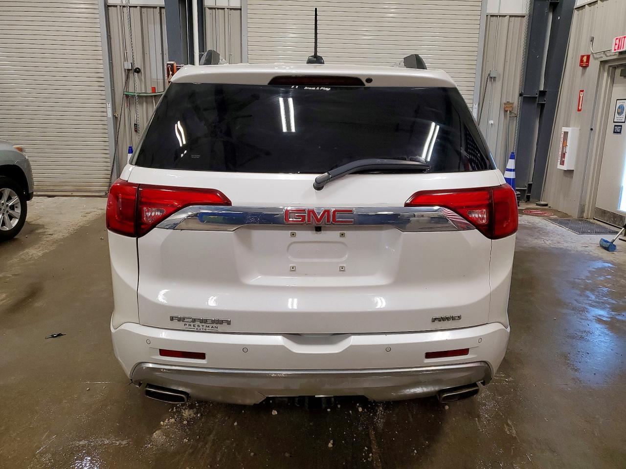 2017 GMC Acadia Denali - zdjęcie 6