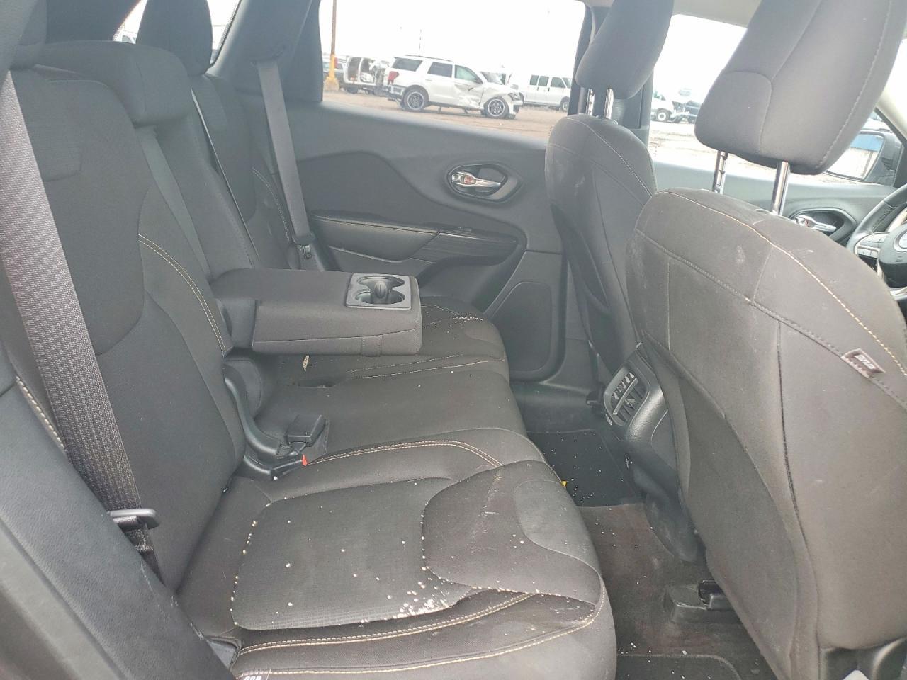 2016 Jeep Cherokee Latitude - zdjęcie 11