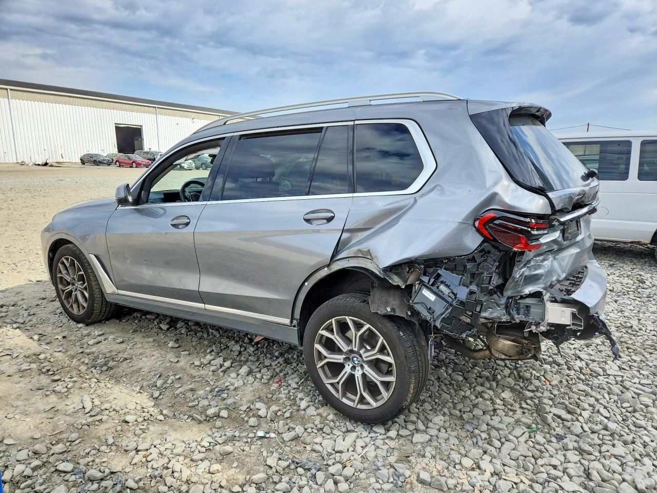 2024 BMW X7 xDrive40I - zdjęcie 2