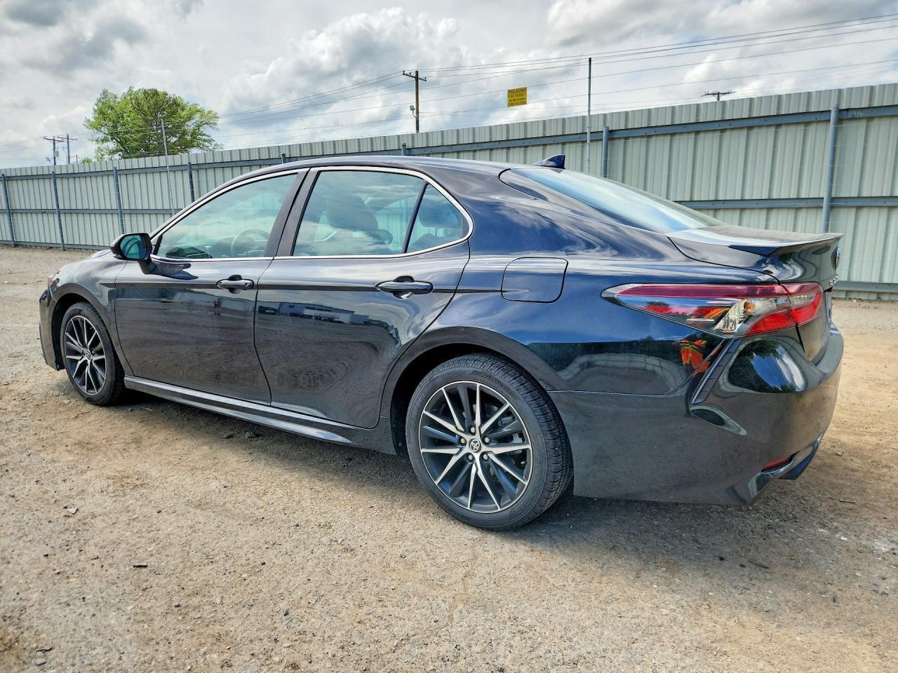 2023 Toyota Camry Se - zdjęcie 2