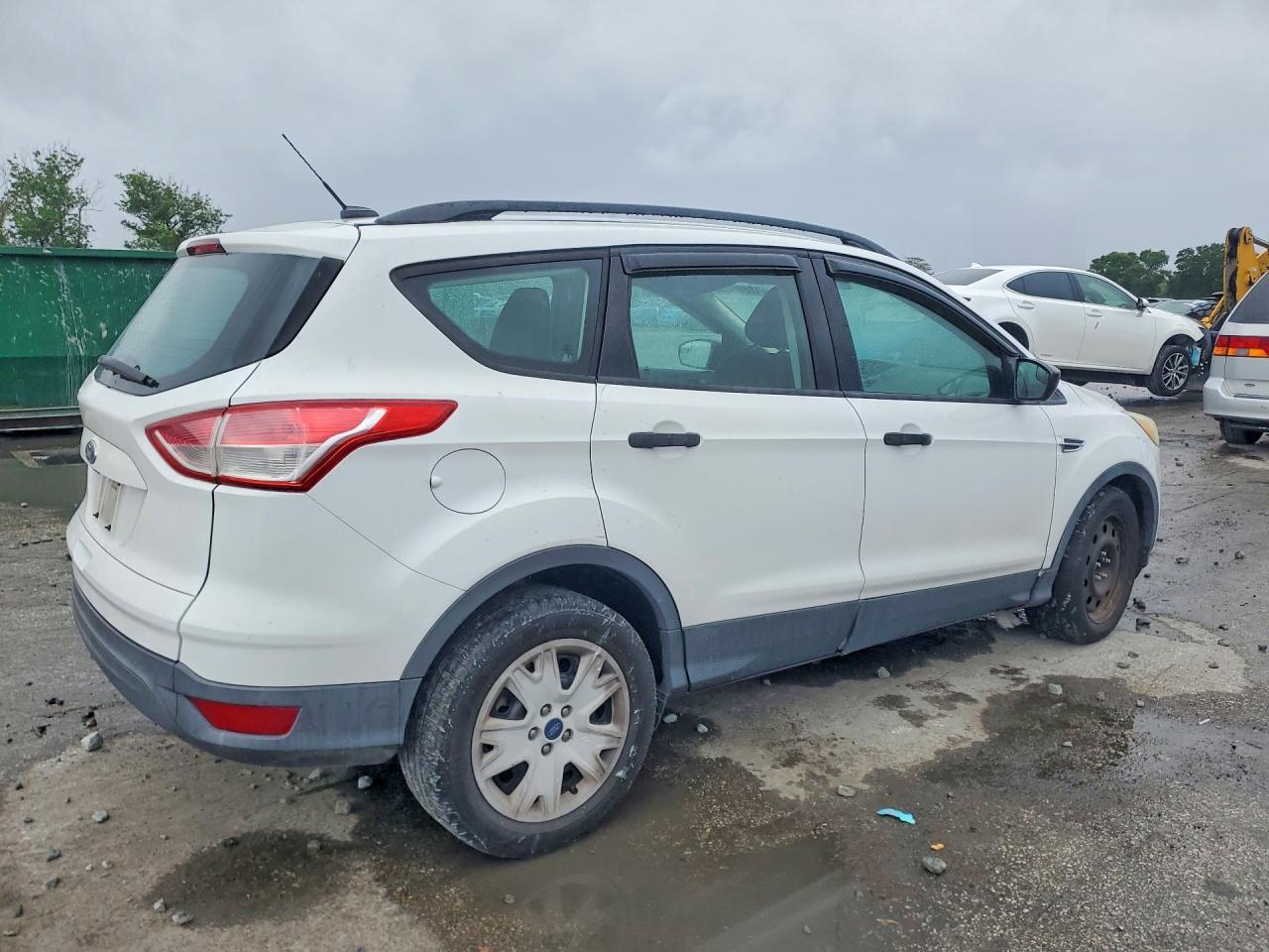 2015 Ford Escape S - zdjęcie 3