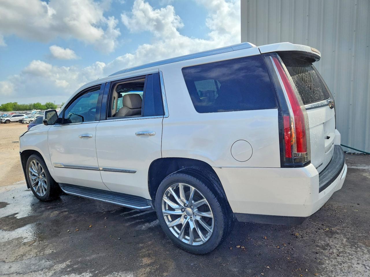2016 Cadillac Escalade Luxury - zdjęcie 2