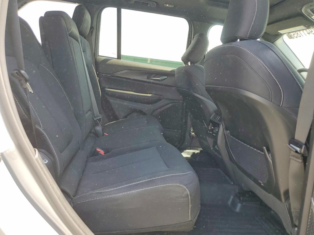 2025 Jeep Grand Cherokee Laredo - zdjęcie 11