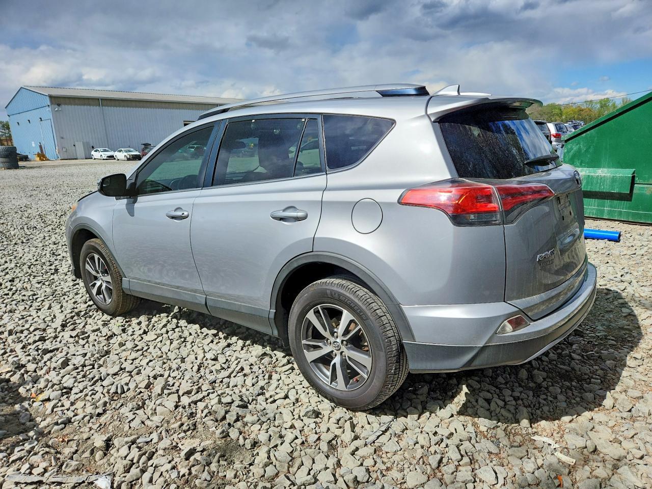 2017 Toyota Rav4 Xle - zdjęcie 2