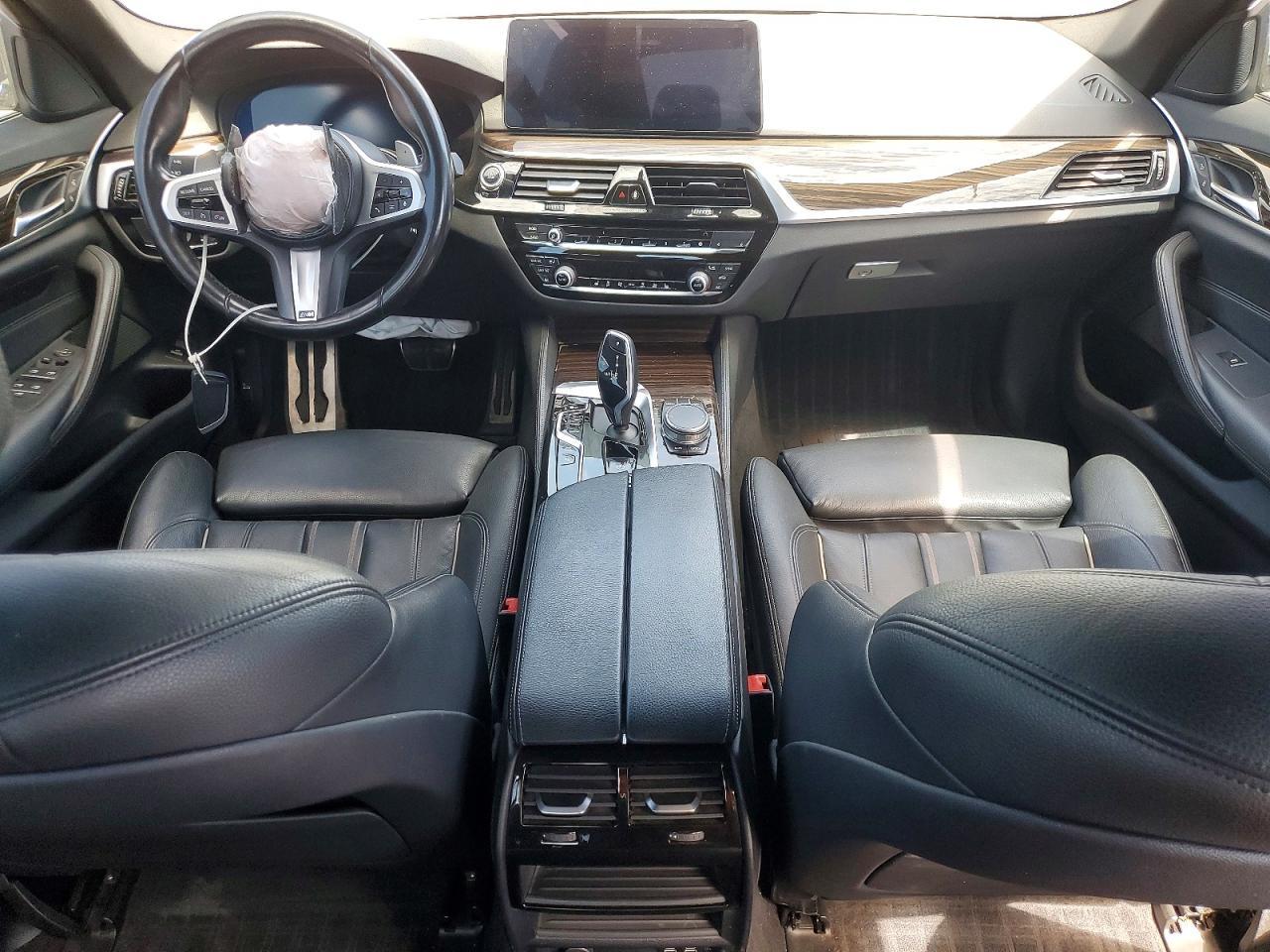 2021 BMW 530E - zdjęcie 8