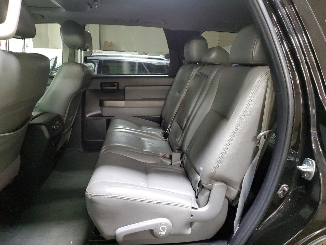 2013 Toyota Sequoia Sr5 - zdjęcie 10