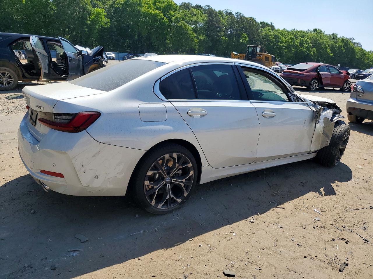 2025 BMW 330I - zdjęcie 3