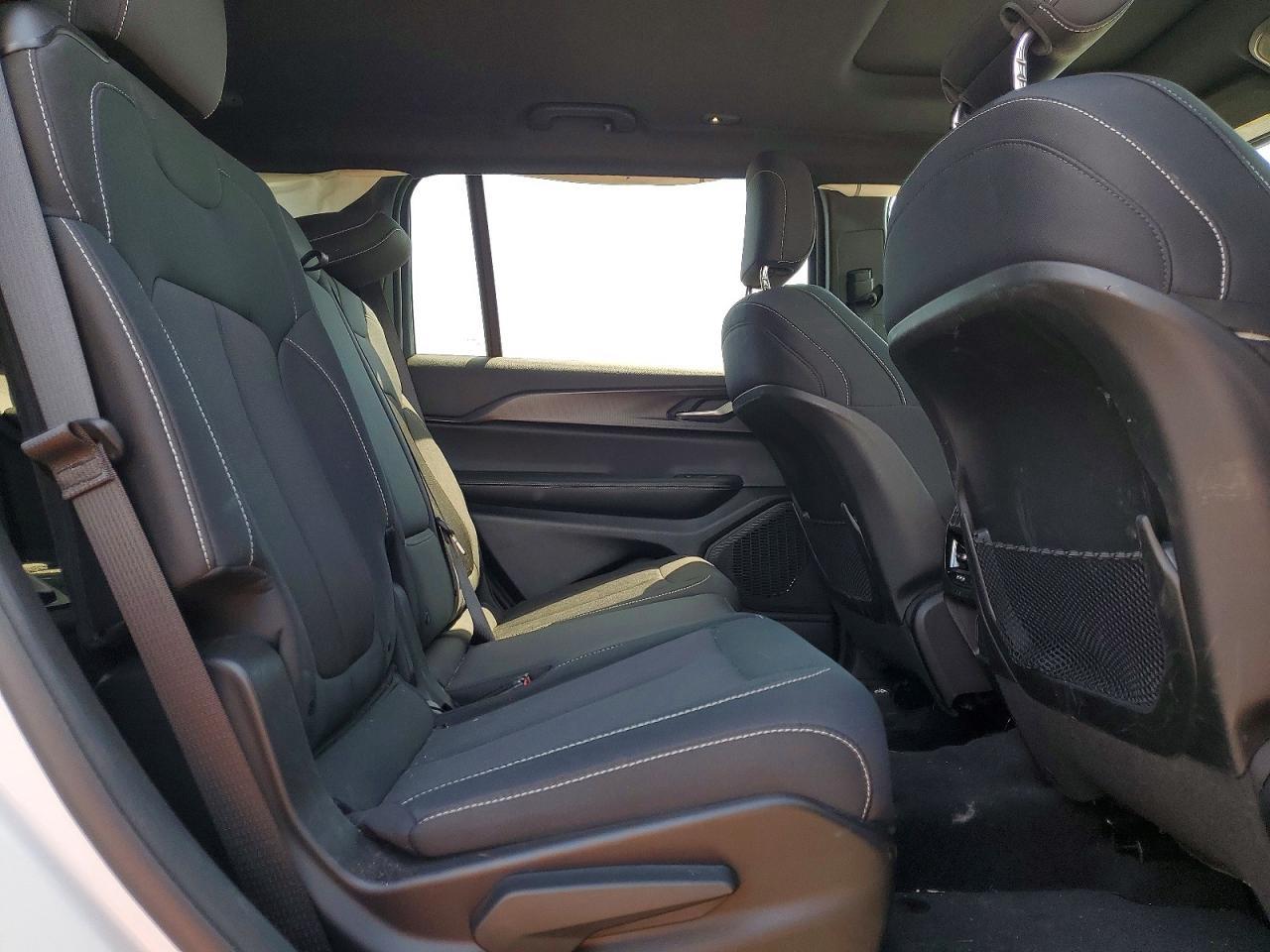 2024 Jeep Grand Cherokee L Laredo - zdjęcie 11