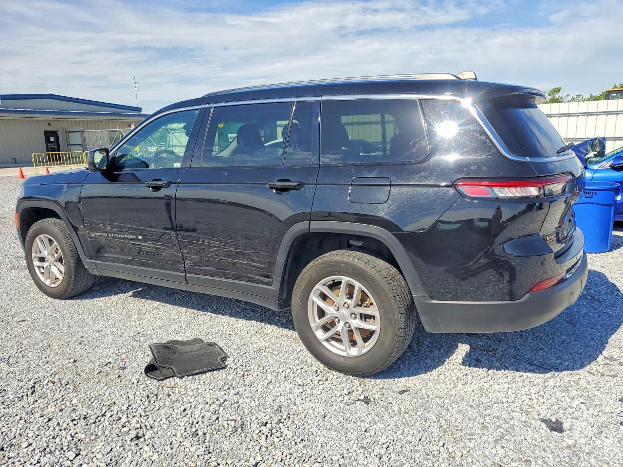 2023 Jeep Grand Cherokee L Laredo - zdjęcie 2