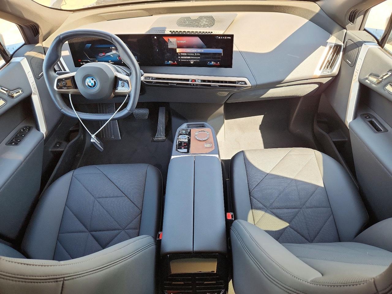 2023 BMW Ix xDrive50 - zdjęcie 8