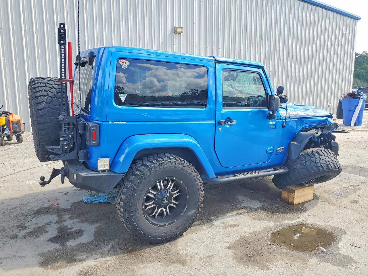 2014 Jeep Wrangler Sahara - zdjęcie 3