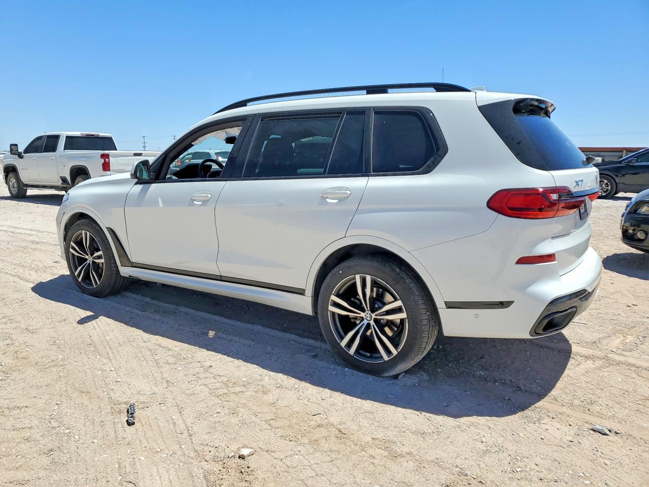 2022 BMW X7 xDrive40I - zdjęcie 2