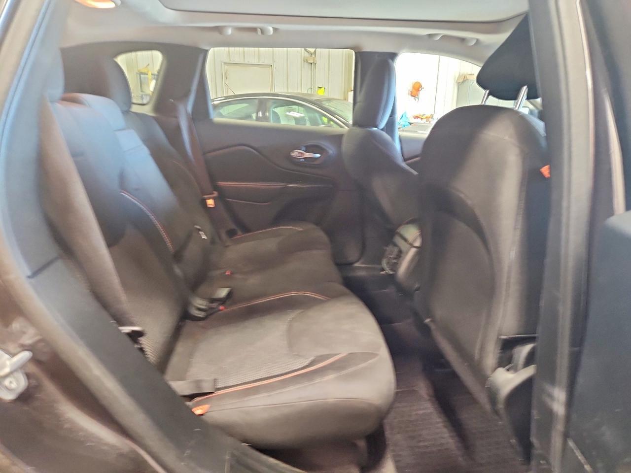 2016 Jeep Cherokee Latitude - zdjęcie 11