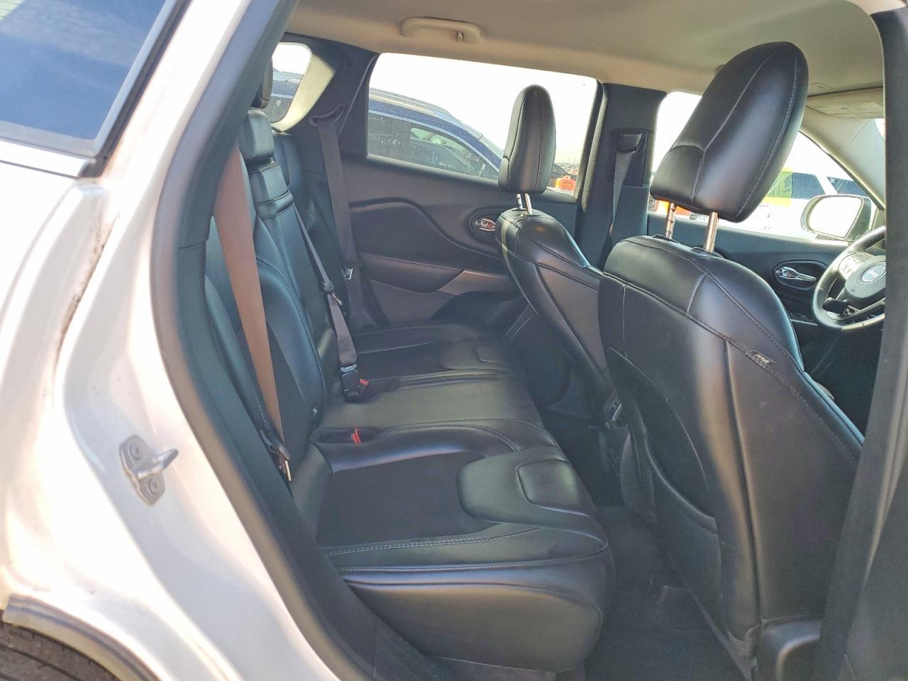 2019 Jeep Cherokee Latitude Plus - zdjęcie 10
