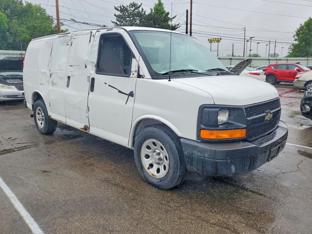 2013 Chevrolet Express G1500 - zdjęcie 4