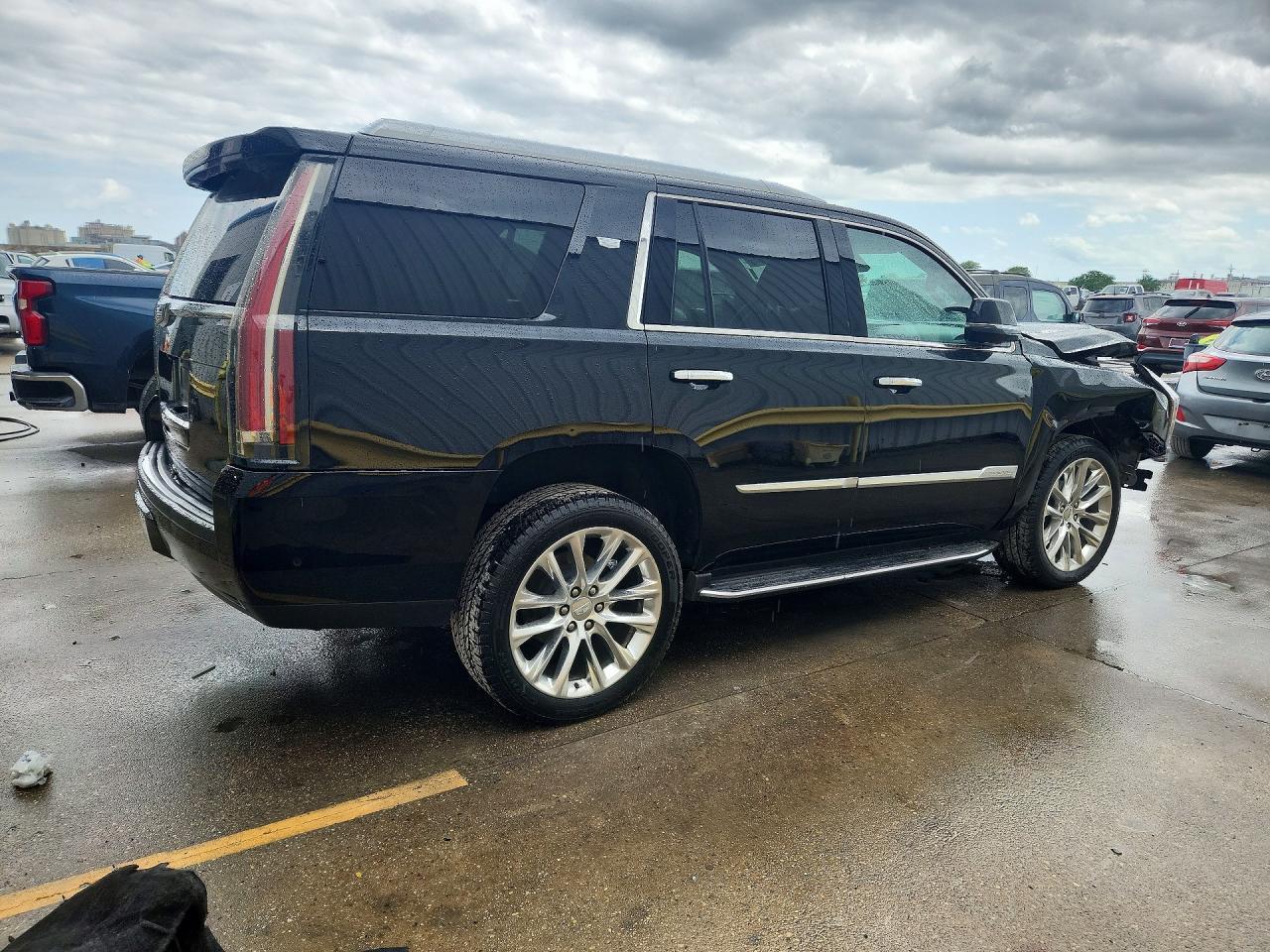 2020 Cadillac Escalade Luxury - zdjęcie 3