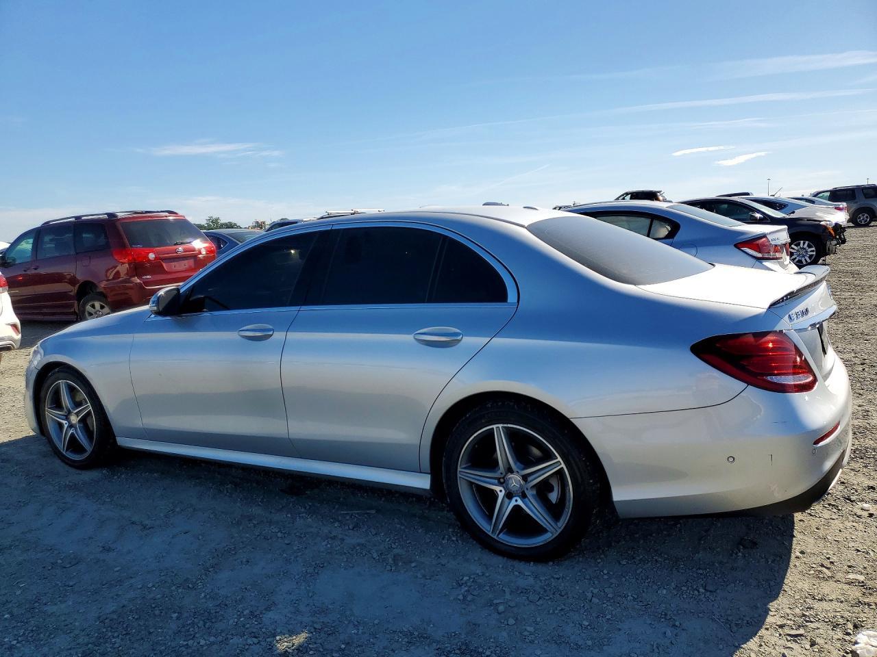 2017 Mercedes-Benz E 300 - zdjęcie 2