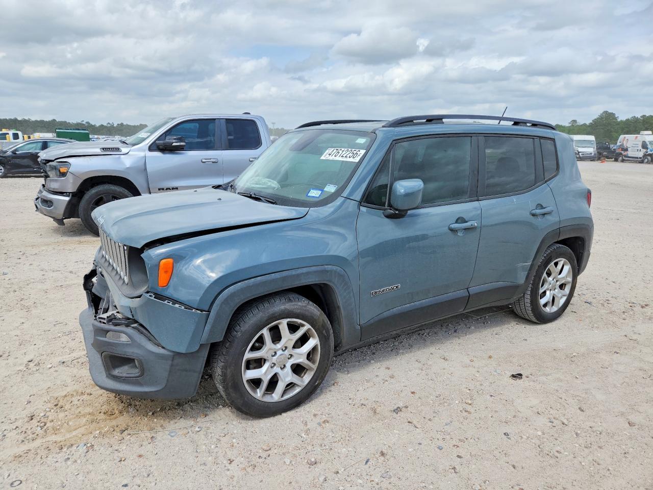 2017 Jeep Renegade Latitude - zdjęcie główne