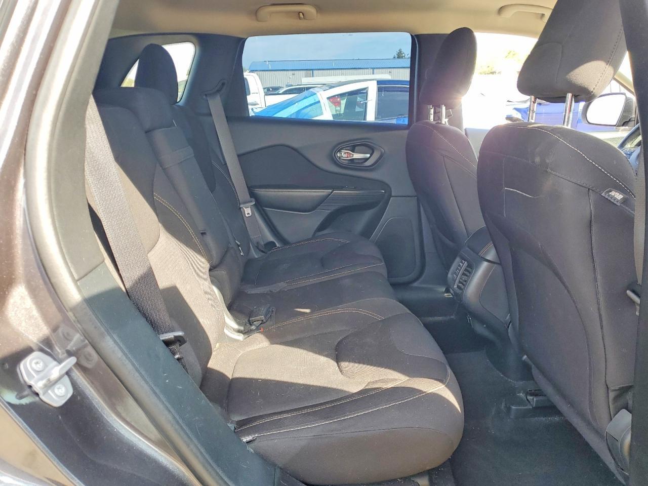 2016 Jeep Cherokee Latitude - zdjęcie 11