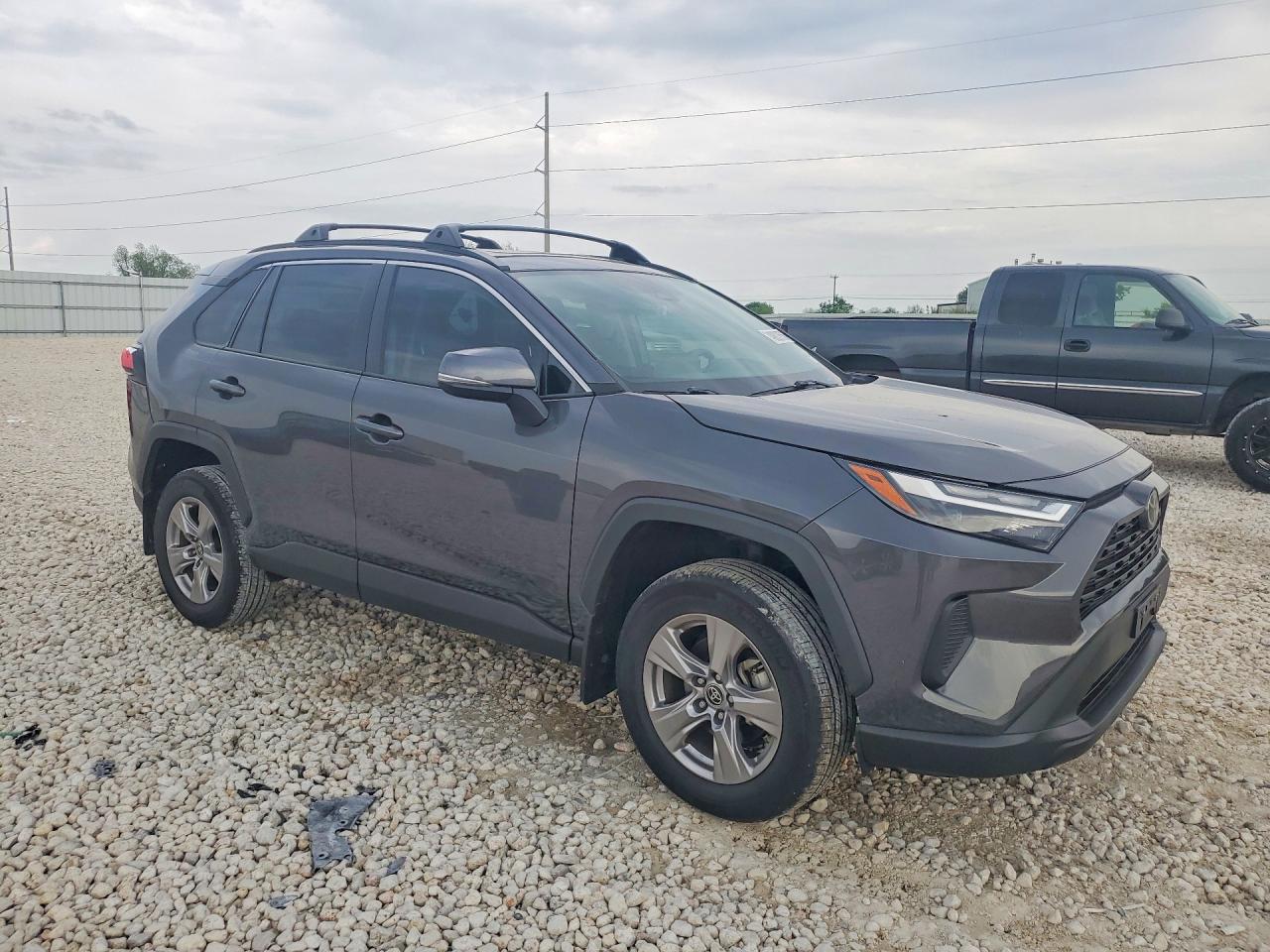 2023 Toyota Rav4 Xle - zdjęcie 4