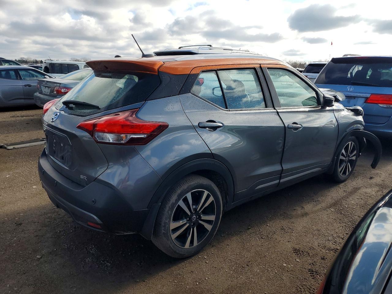 2020 Nissan Kicks Sr - zdjęcie 3