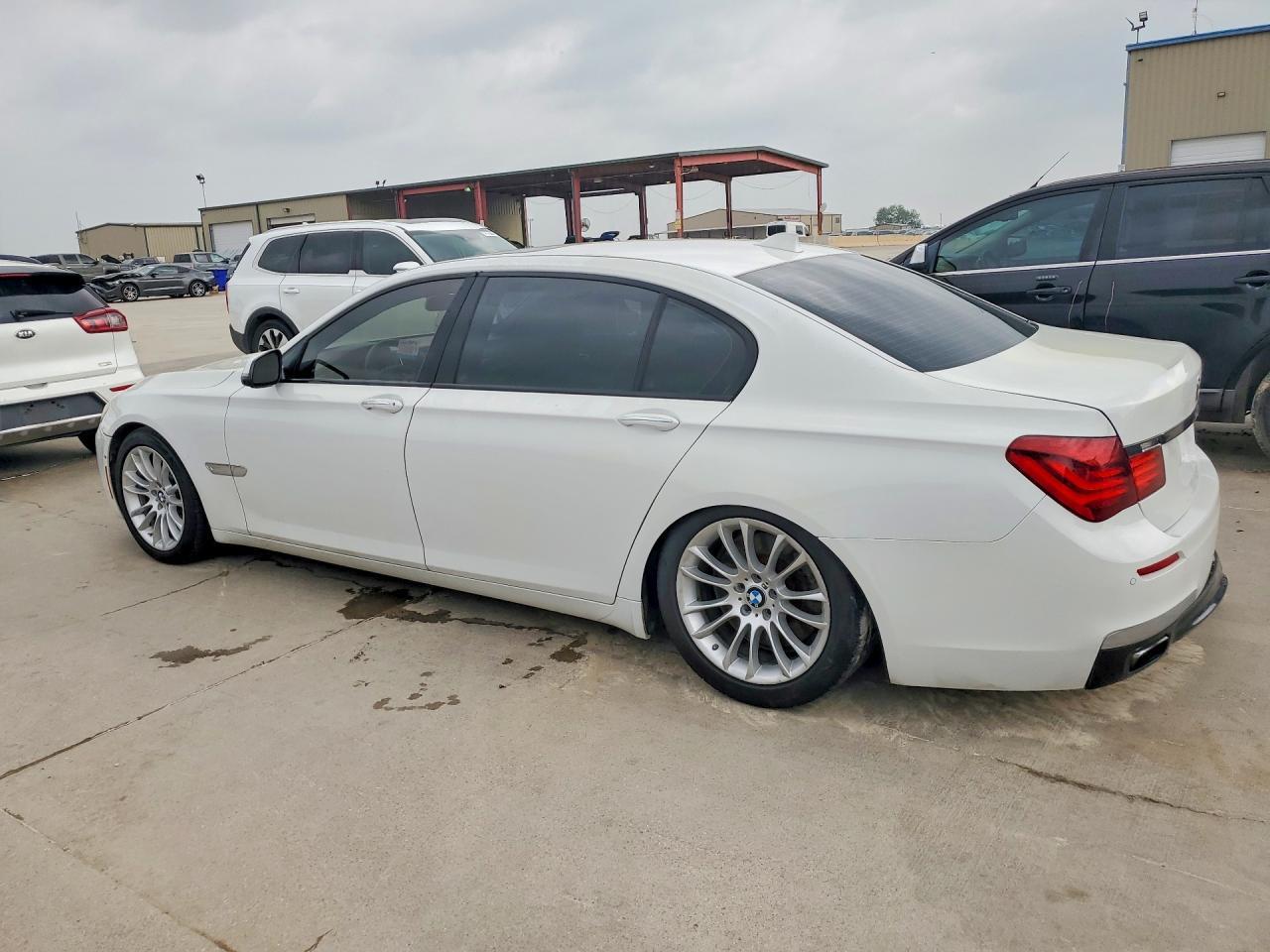 2015 BMW 750 Li - zdjęcie 2