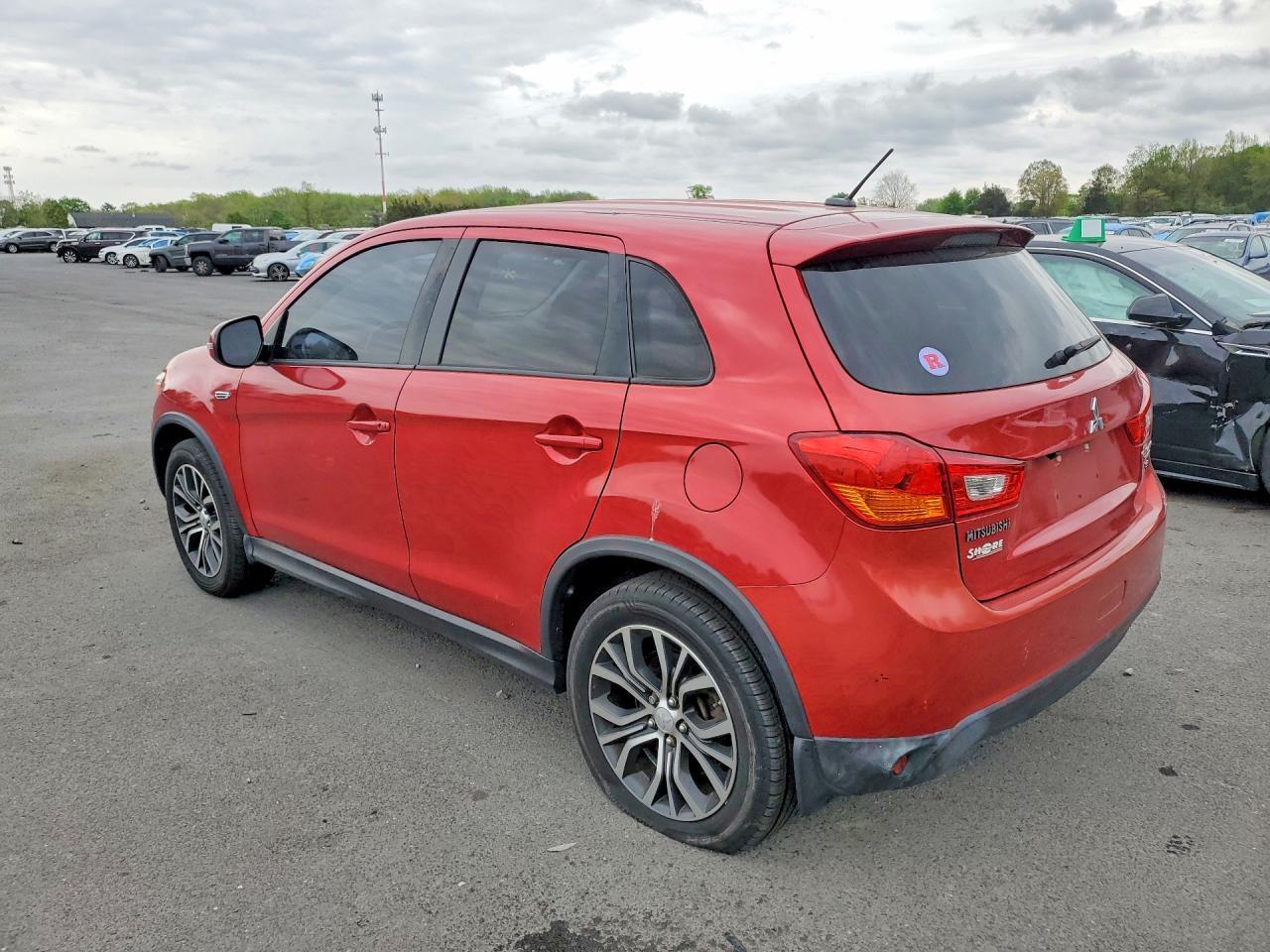 2016 Mitsubishi Outlander Sport Es - zdjęcie 2