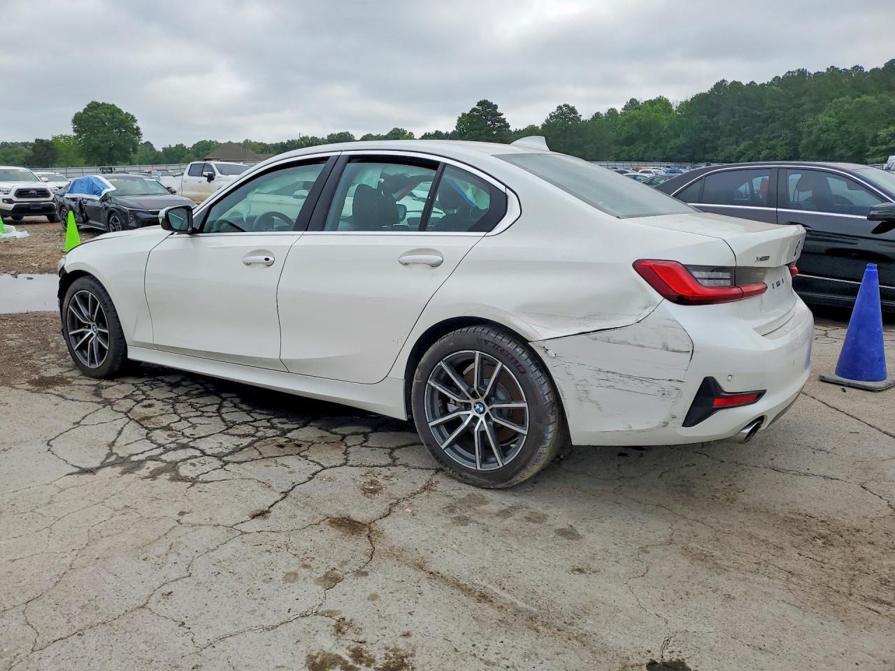 BMW Seria 3 - zdjęcie 2