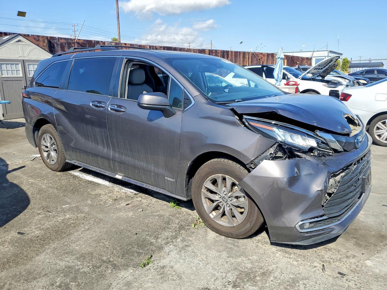 2021 Toyota Sienna Xle 7-Passenger - zdjęcie 4