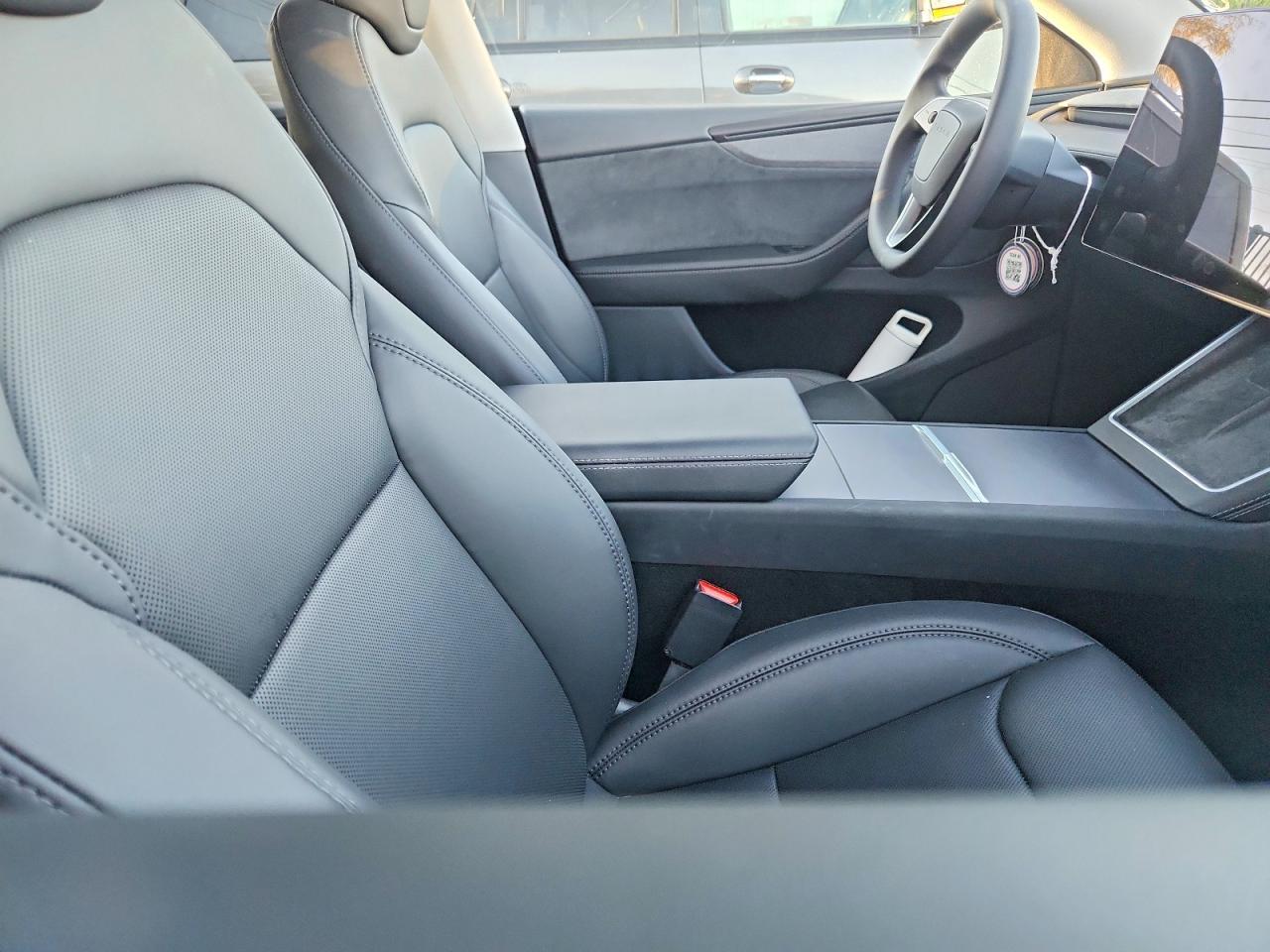 2026 Tesla Model Y - zdjęcie 13