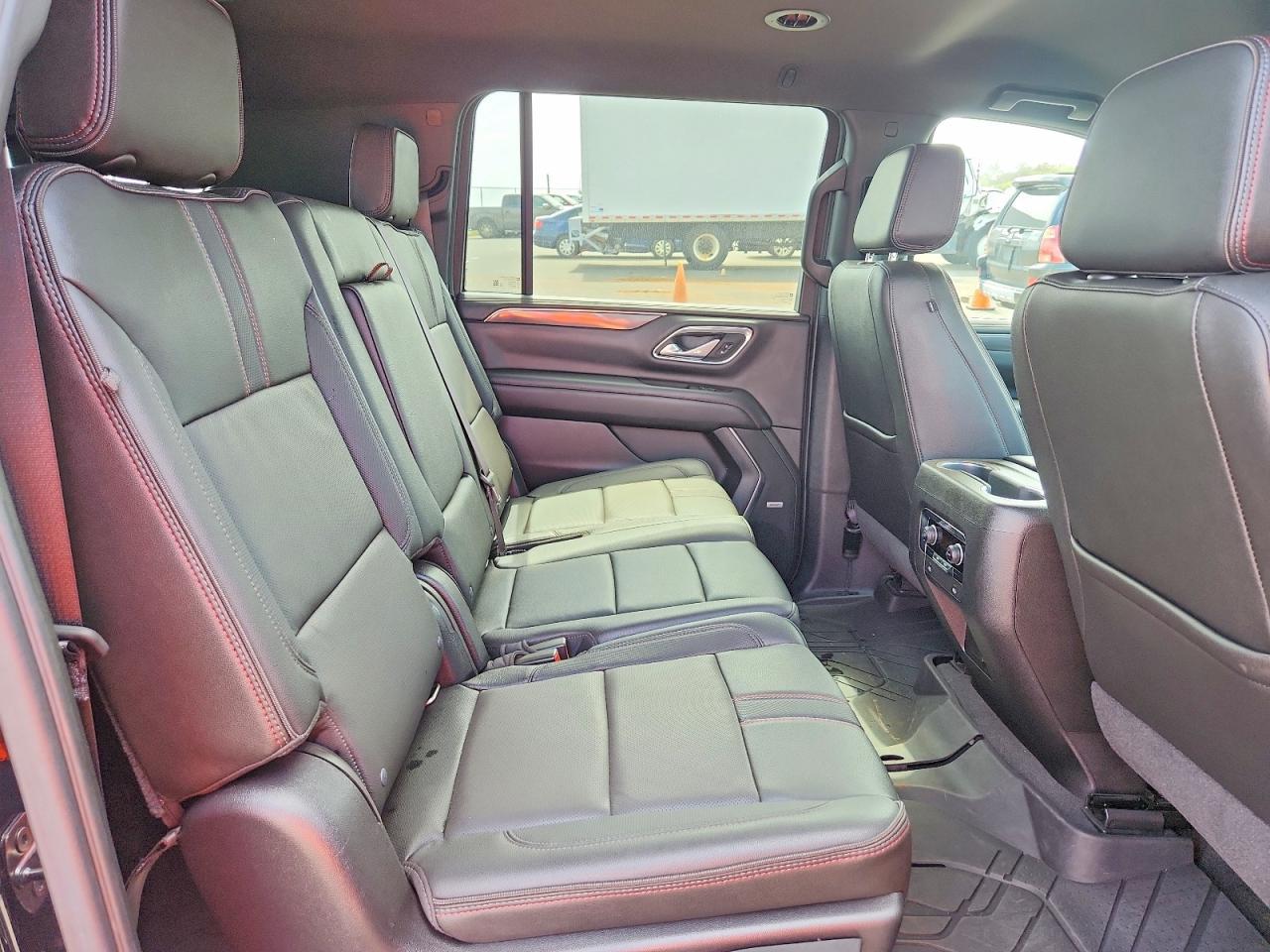 2021 Chevrolet Suburban - zdjęcie 11