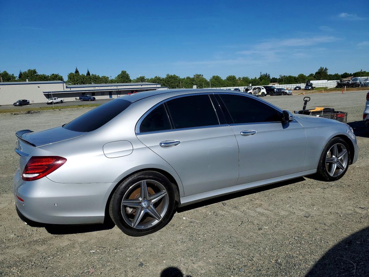 2017 Mercedes-Benz E 300 - zdjęcie 3